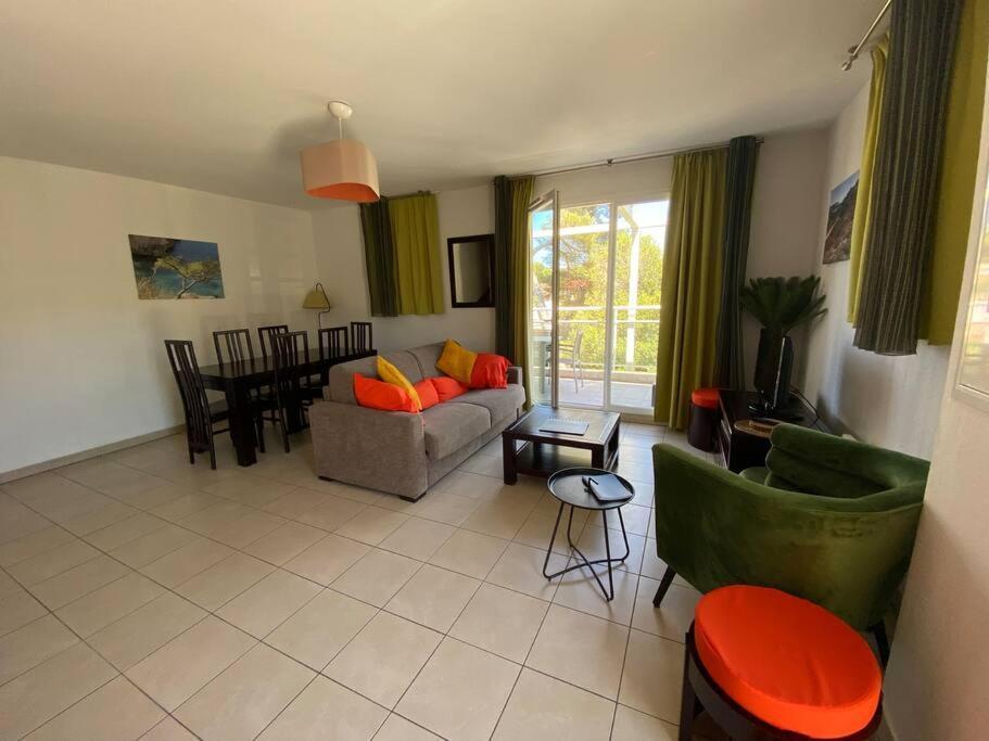 Appartement Le Dauphin Rieur , Le Brusc Mer-Plage, Appt 6 Pl, Tout A Proximite, Clim à Six-Fours-les-Plages Extérieur photo