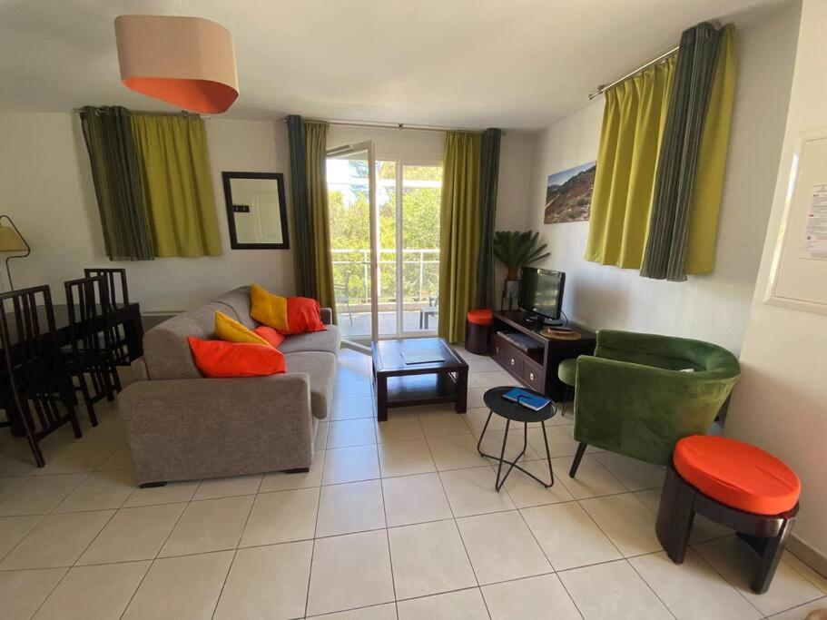 Appartement Le Dauphin Rieur , Le Brusc Mer-Plage, Appt 6 Pl, Tout A Proximite, Clim à Six-Fours-les-Plages Extérieur photo