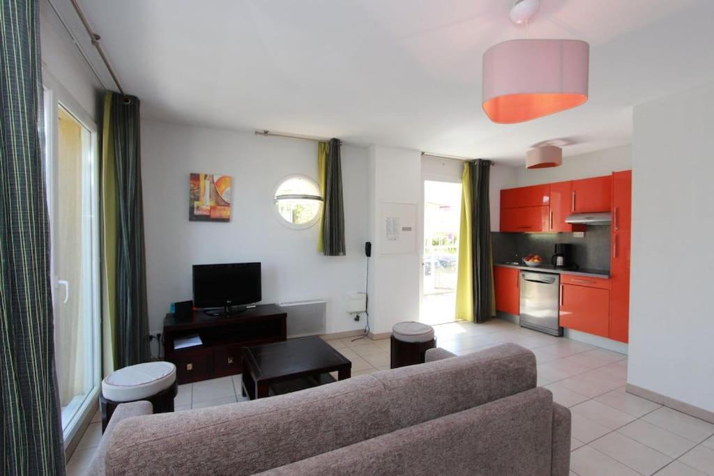 Appartement Le Dauphin Rieur , Le Brusc Mer-Plage, Appt 6 Pl, Tout A Proximite, Clim à Six-Fours-les-Plages Extérieur photo